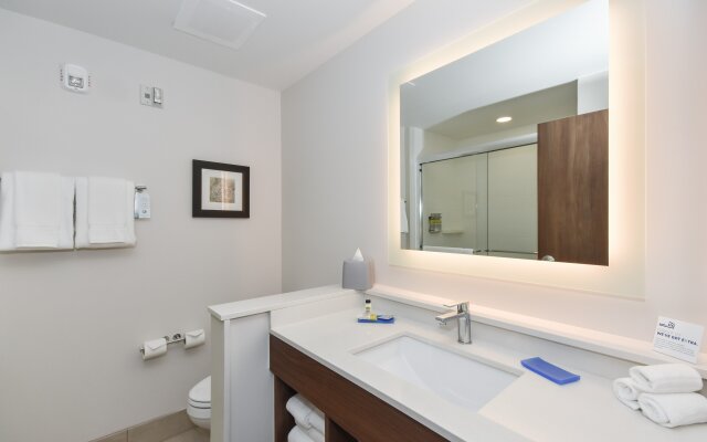 Holiday Inn Express & Suites Charlotte - Ballantyne by IHG