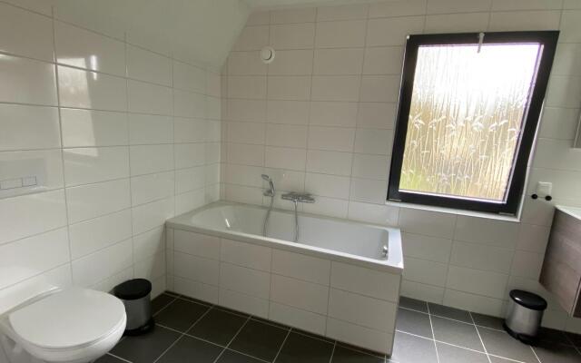 Restyled House With two Bathrooms, Breda at 10 km