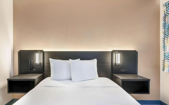 Motel 6 Kirkland, WA - North Kirkland