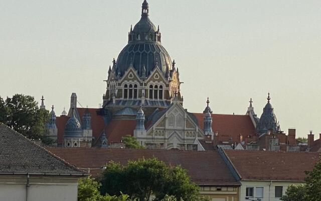 Noir Silvery Apartman