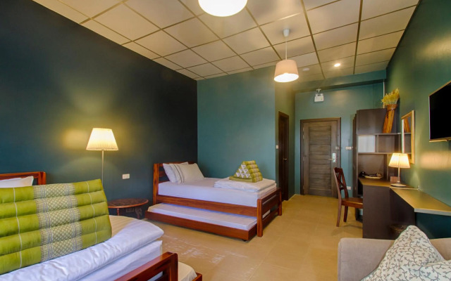 Hom hostel & cooking club