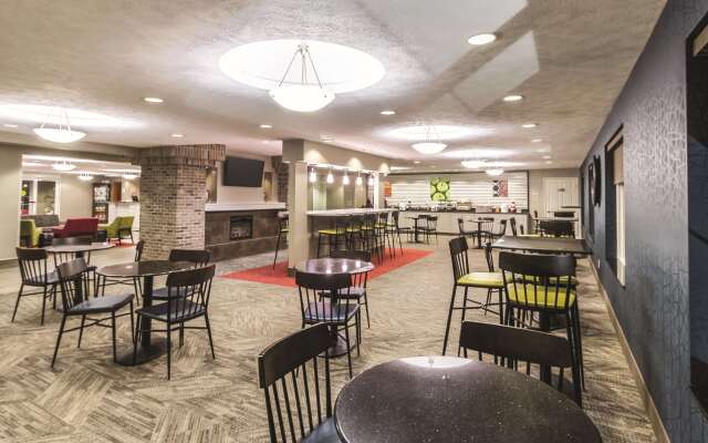 La Quinta Inn & Suites by Wyndham Fargo-Medical Center