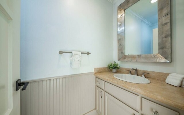 1185 Tamarack 4 Bedroom Home by RedAwning