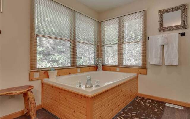 Secluded Sunset - One Bedroom Cabin