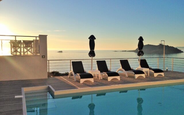 Eleia Seafront Rooms & Villas