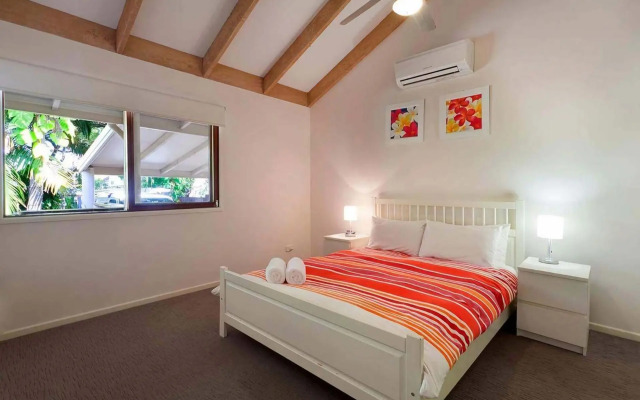 7 Depper Cosy Beach House in Central Sunshine Beach