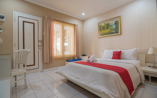 RedDoorz near Setrasari Mall 2