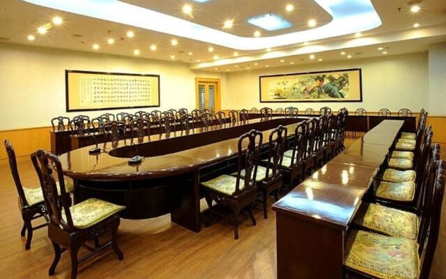 Min Jiang Hotel