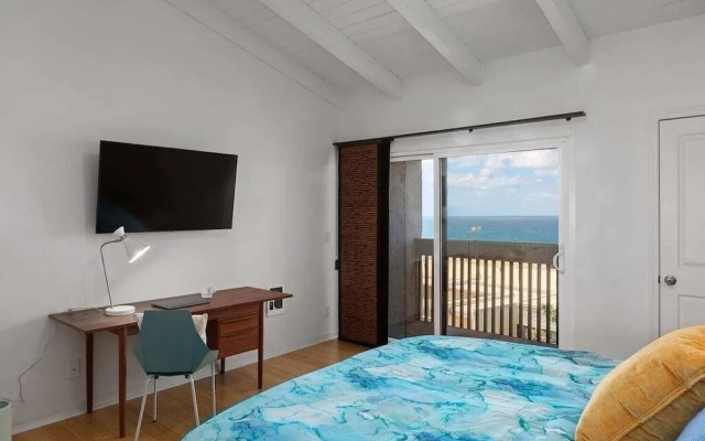 Sbtc324 2 Bedroom Condo by RedAwning