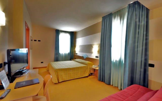 Planet Hotel