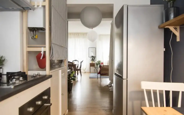 Sweet Flat near Metro Stop