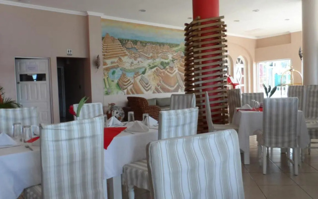Hotel La Canoa