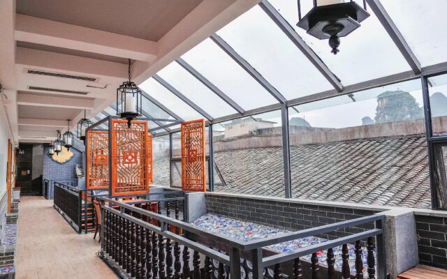Yangshuo C.Source West Street Residence