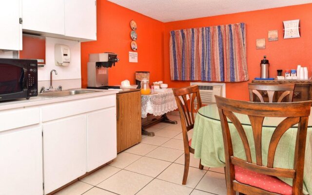 Studio 6 Suites Delano, CA