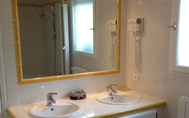 B&B With Charm - Quiet With Kitchen & sw Pool