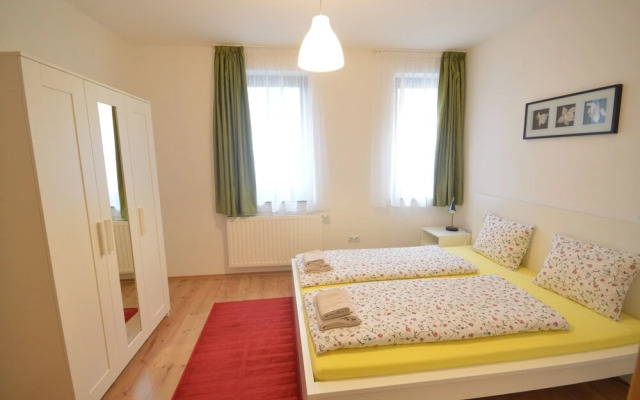 Toldi Apartments