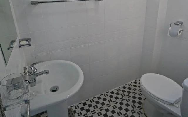 710 Guest house Yellow