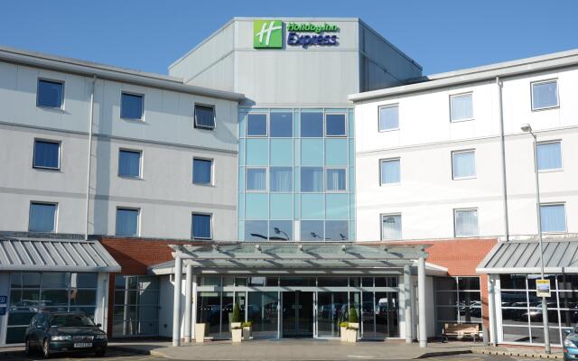 Holiday Inn Express Leigh - Sports Village, an IHG Hotel