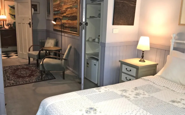 The Chalet Guesthouse and Studio