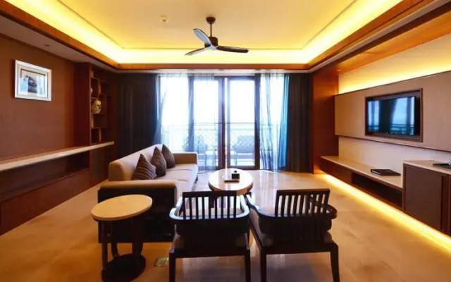 Sanya Bay Guest House All Suites Hotel