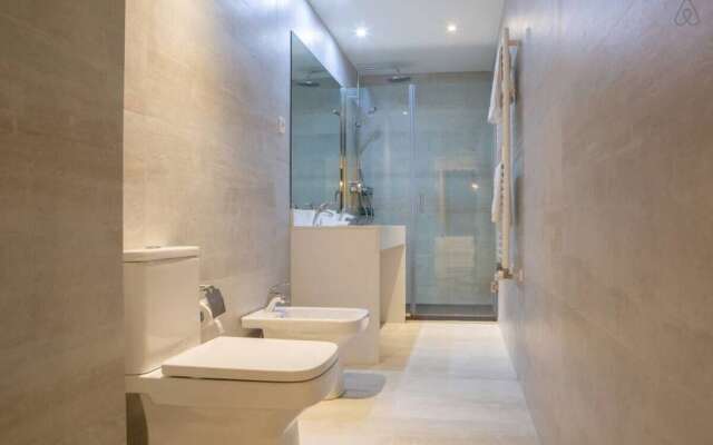 Sophisticated 3bed W/balcony 2min to Tube