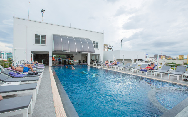 Flipper House Hotel