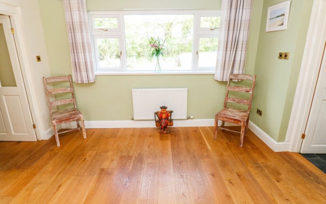 1 Homecroft Bungalows