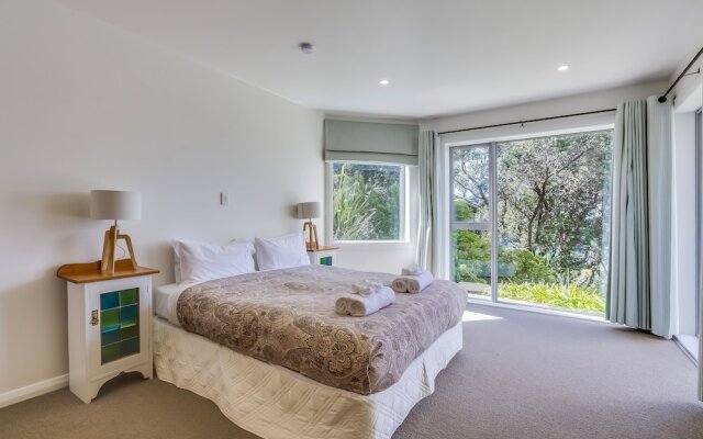 Absolute Beachfront Oneroa