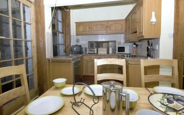 Shenstone Holiday Home