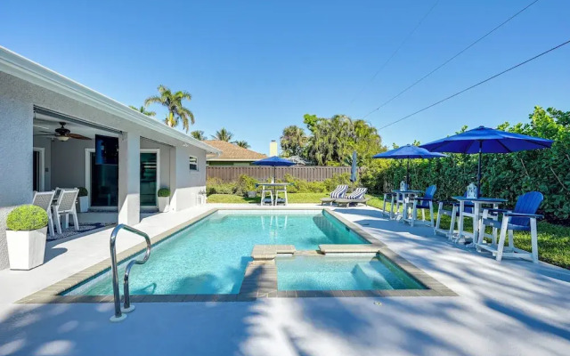 Pool & Spa: Luxe Home in Naples!