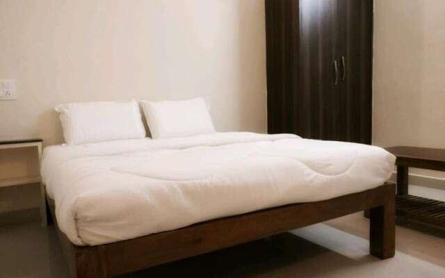 Iroomz Hotel Krishna Inn