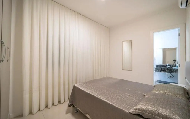 298 - Excelente apto a 30m do mar em Bombinhas