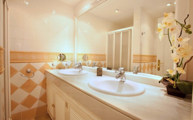 Luxury beach apartment Elviria, Marbella