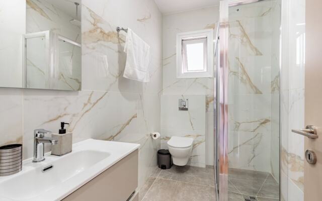 YAMAS Urban Living Pool Penthouse Marvel