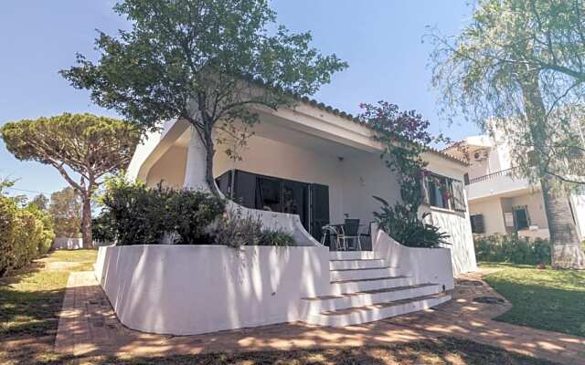 Pine House - Faro Airport, Beach and City Center