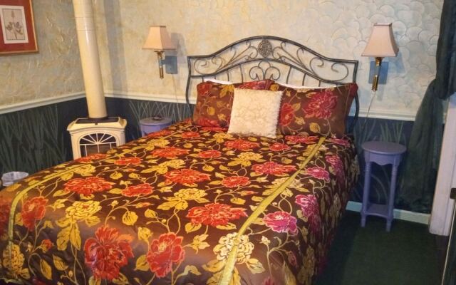 All Season's Groveland Inn