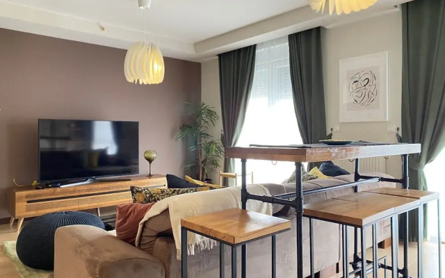 Chic Residence Flat With Central Location In Sisli