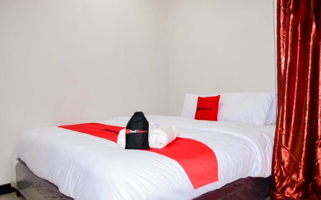 RedDoorz Plus near Mall Kelapa Gading