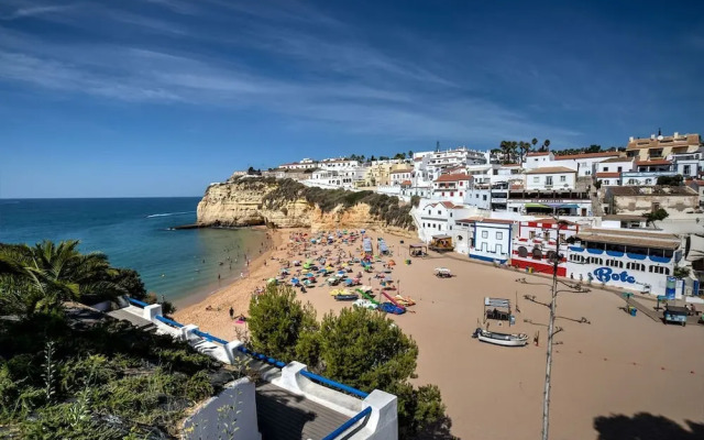 Azula Bright and Airy 2 Bedroom Apartment With p