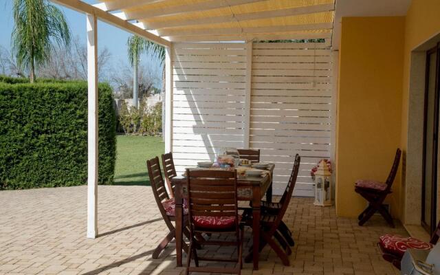 villa with private pool and air conditioning