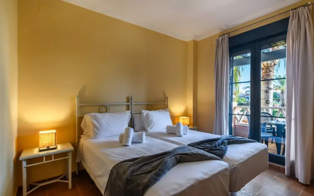 Family Apartment in Golfside Setting