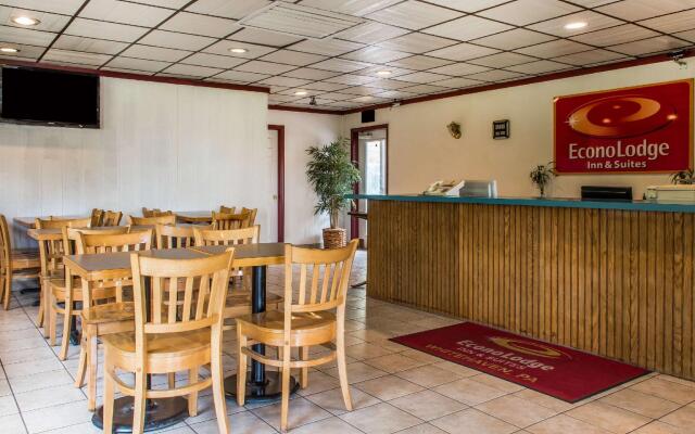 Econo Lodge Inn & Suites White Haven