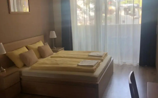 Varázskő Apartmanház, Gyula