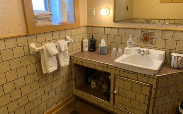 Abe's Spring Street Guest House