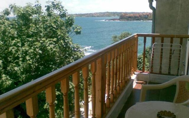 Farlalievi Guest House