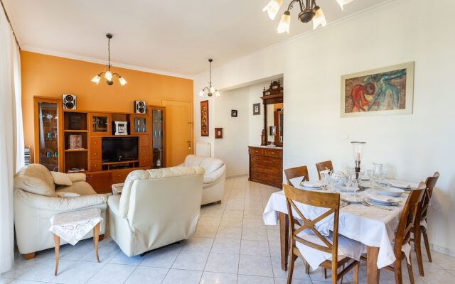 Ranias Luxurious Apartment