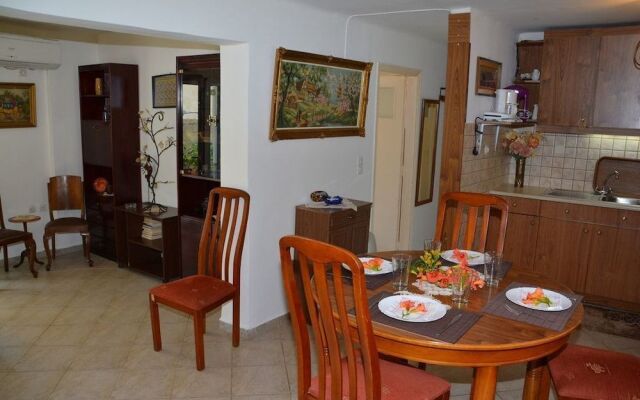 Traditional Summer House in Marmari