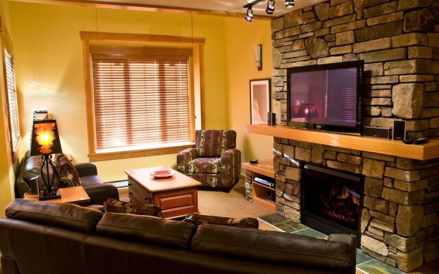 Pinnacle Ridge Chalets by Fernie Lodging Co