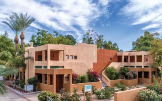 Private One Bedroom Condo on Golf Course, free parking