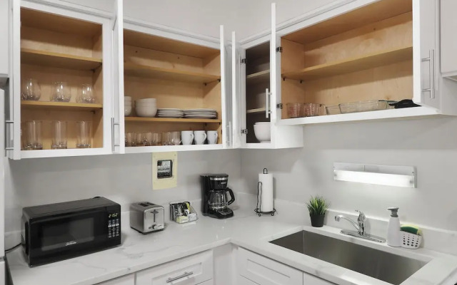 Cozy 2BR Apt Near Parks - Kimball A2